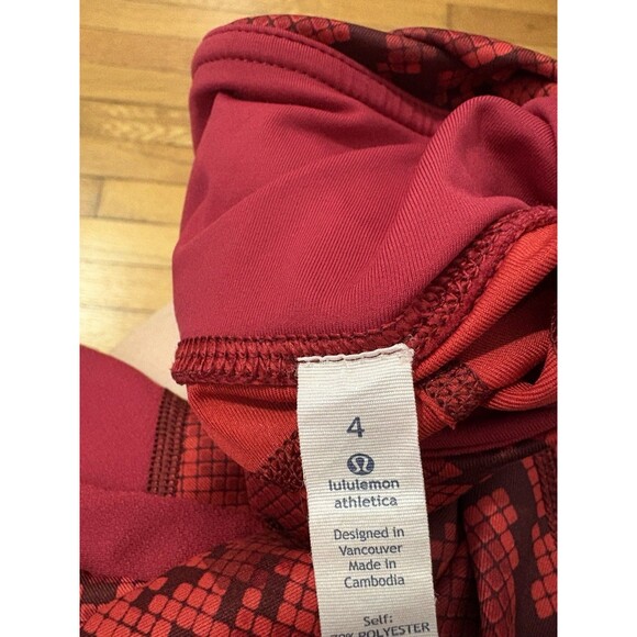 Lululemon Size 4 Vent It Out Crop 19" Leggings Red Snake - Picture 5 of 5